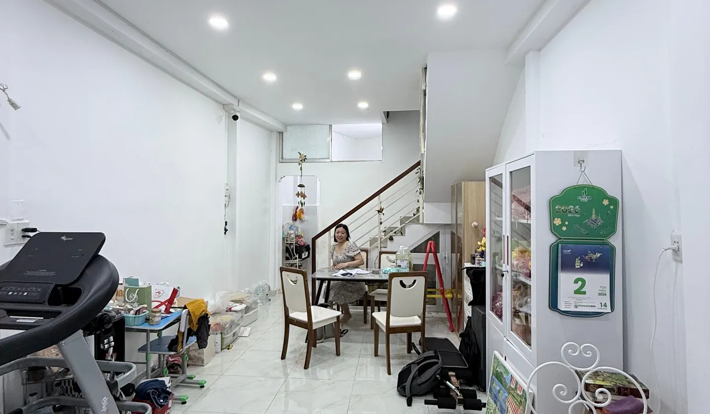 Nhà hiếm Quận 10, giá siêu hợp lý, hẻm ô tô vào thẳng... Bán nhà riêng tại Hòa Hưng, Hồ Chí Minh 01