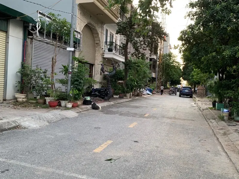 BÁN ĐẤT TẶNG NHÀ PHƯỜNG LONG BIÊN - VỈA HÈ PHÂN LÔ - HIẾM... Bán đất tại Long Biên, Hà Nội 01