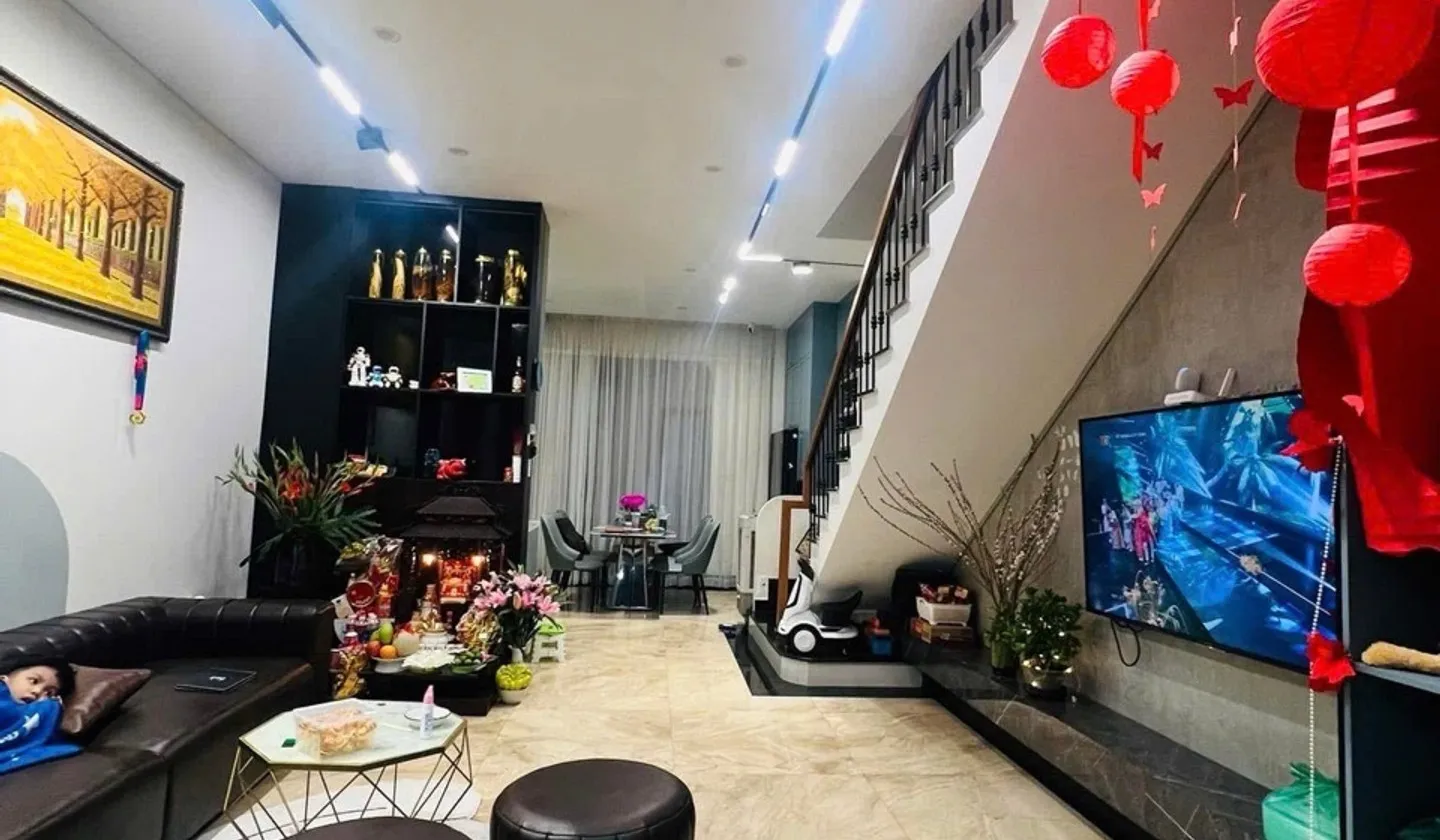 👀 7,x TỶ… NHƯNG THỨ ĐÁNG CHÚ Ý NHẤT LẠI KHÔNG NẰM Ở PHẦN NỘI THẤT!... Bán nhà mặt phố tại Cẩm Lệ, Đà Nẵng 01