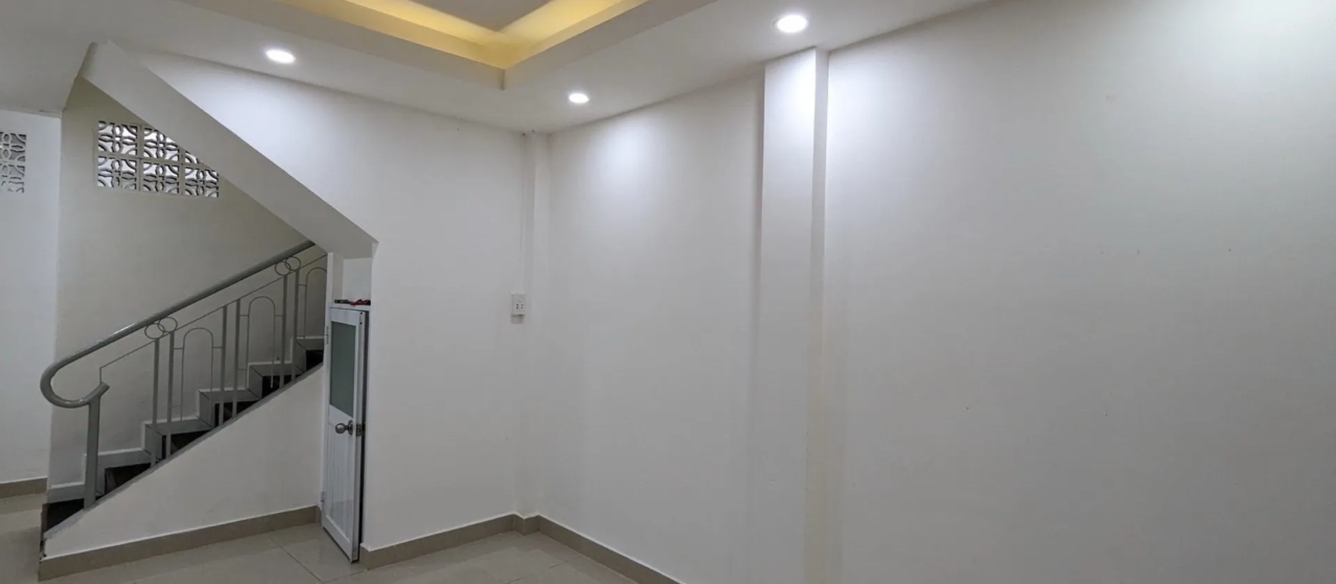 Nhà 3 tầng, 4PN, vị trí trung tâm tiện lợi... Bán nhà riêng tại Vườn Lài, Hồ Chí Minh 01