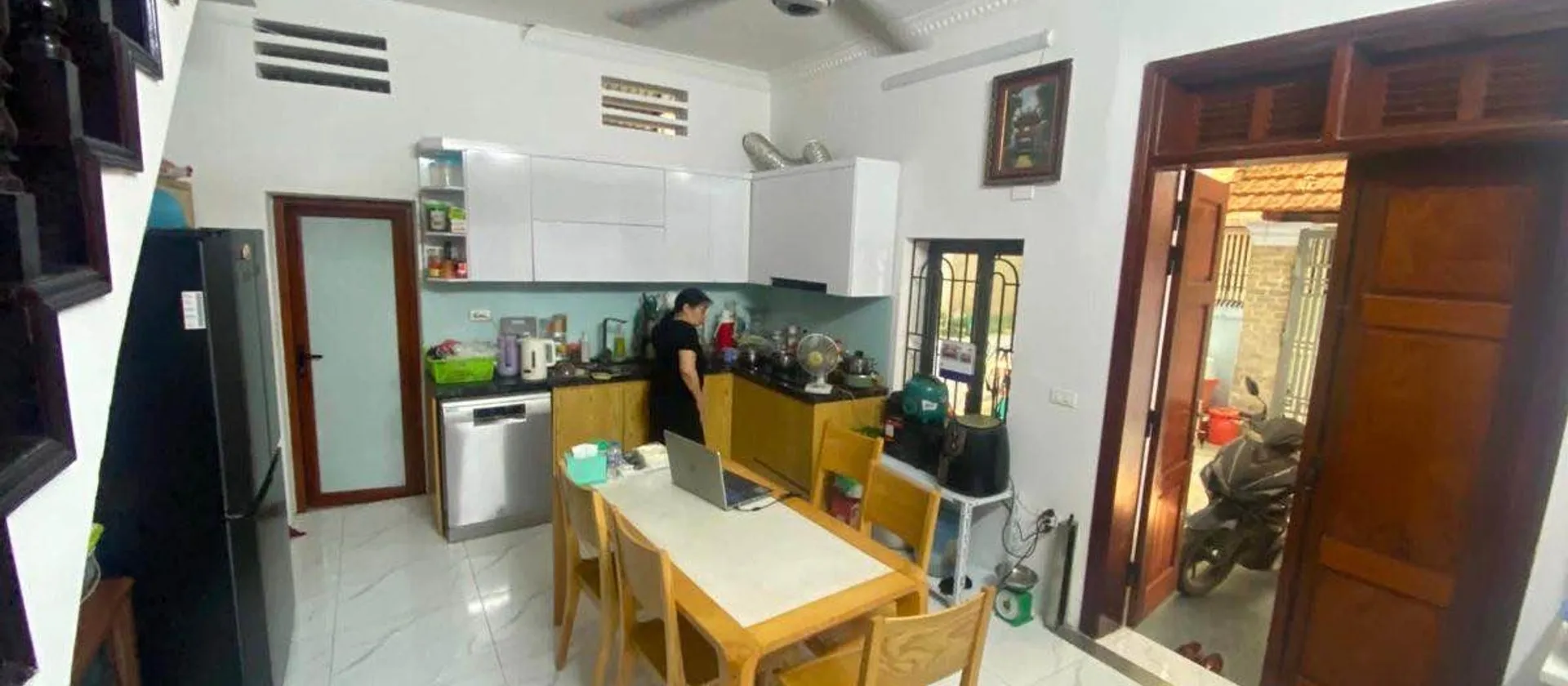 Bán nhà riêng 3 tầng tại Tây Hồ, diện tích 116m2, mặt tiền rộng, vị trí thuận tiện... Bán nhà riêng tại Nghĩa Đô, Hà Nội 01