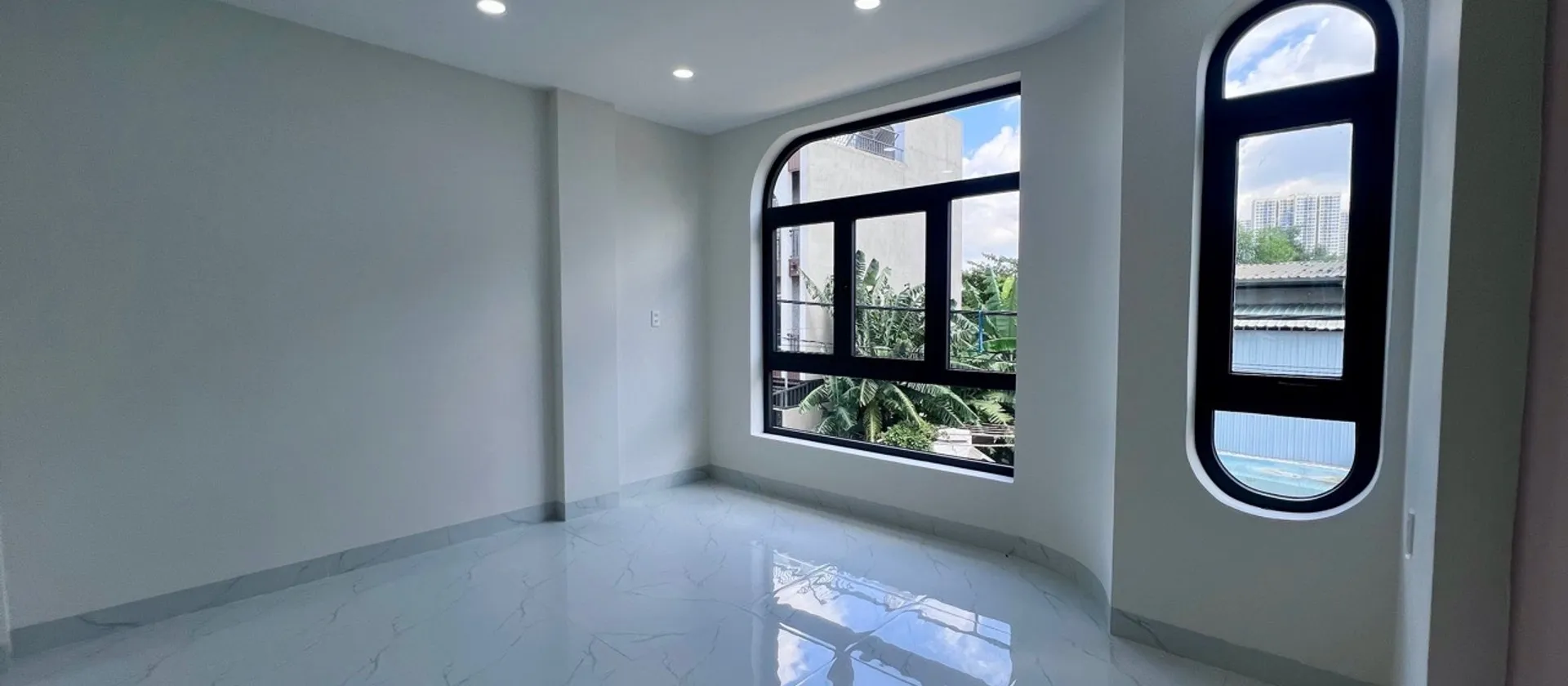 Nhà 3 tầng ngập tràn tiện nghi bên Nguyễn Xiển, Long Bình... Bán nhà riêng tại Long Bình, Hồ Chí Minh 01