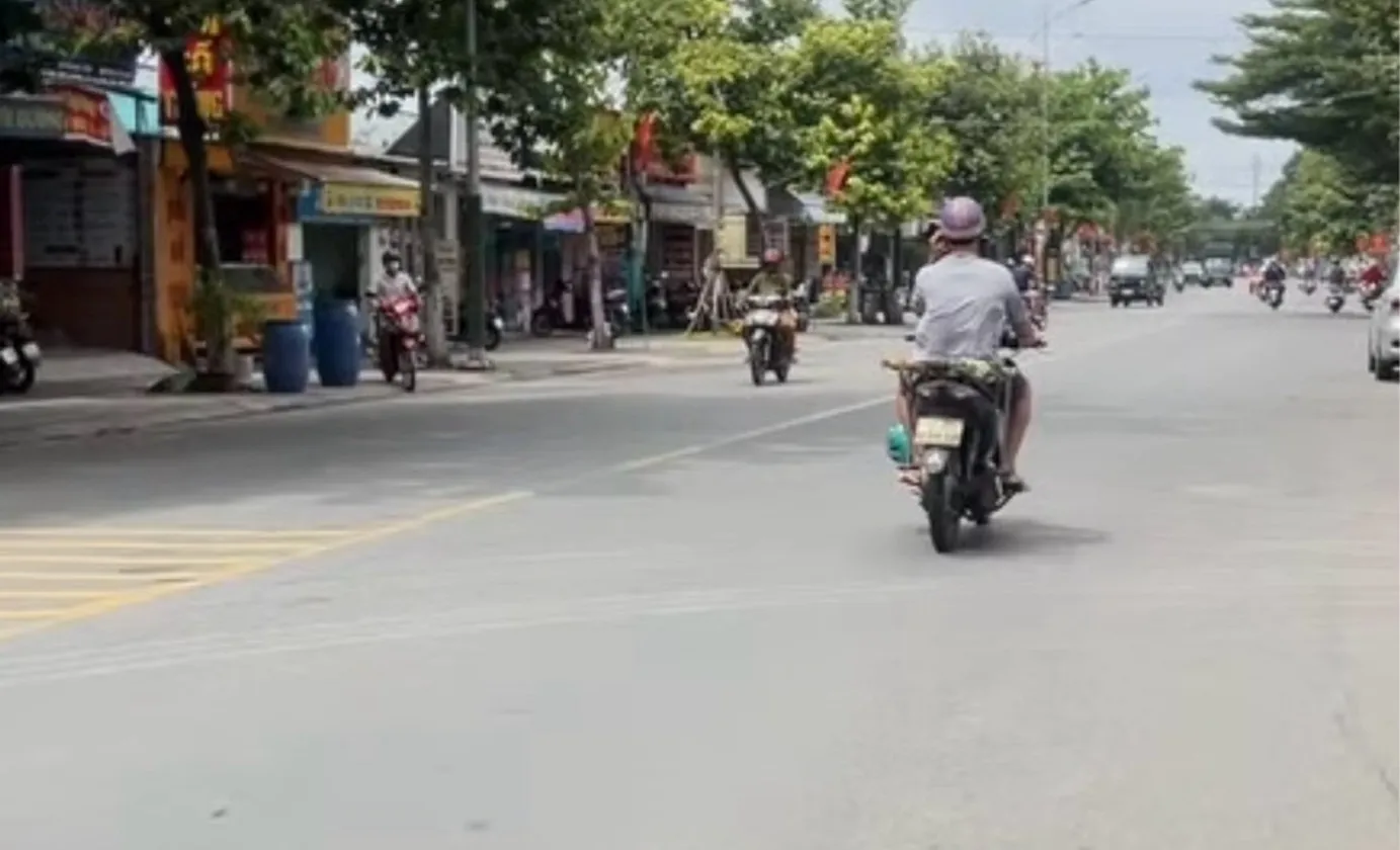 82m2 4,5 x 18,5 3 tầng đầy đủ công năng , ngay Trung tâm hành chính Dĩ An , đường phân lô đẹp... Bán nhà mặt phố tại Dĩ An, Hồ Chí Minh 01