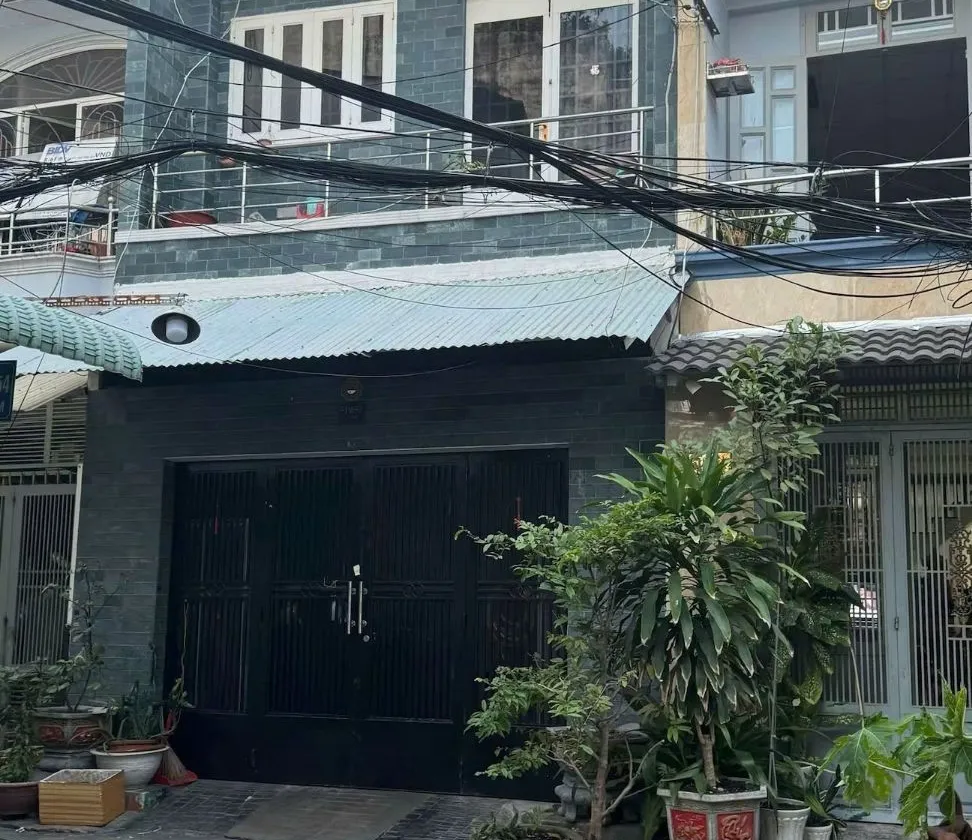 Nhà rộng 5 phòng ngủ, hẻm xe hơi - Giá sốc Âu Cơ... Bán nhà riêng tại Tân Phú, Hồ Chí Minh 01