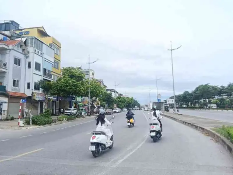 Bán nhà phố 3 tầng, 4 phòng ngủ tại khu vực Lý Sơn, thuận tiện di chuyển... Bán nhà riêng tại Bồ Đề, Hà Nội 01