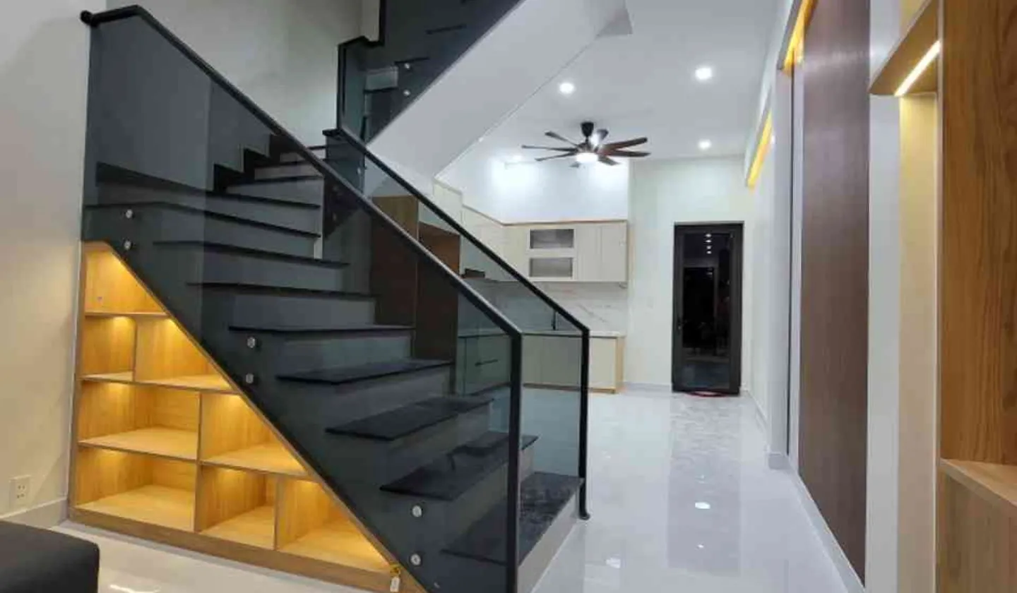 Nhà mới 3 tầng tiềm năng ven phố, sân vườn rộng rãi... Bán nhà mặt phố tại Tân Đông Hiệp, Hồ Chí Minh 01