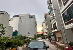 🔥🔥 SIÊU PHẨM PHÂN LÔ VỈA HÈ – Ô TÔ TRÁNH – THANG MÁY – VỪA Ở VỪA LÀM VĂN PHÒNG! 🔥🔥

🏡 VỊ TRÍ... Bán biệt thự, liền kề tại Sơn Đồng, Hà Nội 04