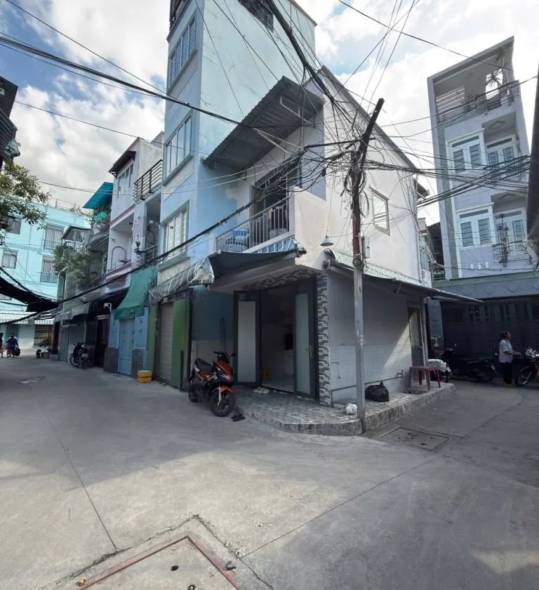 Nhà 2 tầng 3 mặt tiền, xe hơi đỗ cửa, giá tốt Nguyễn Tất Thành... Bán nhà riêng tại Xóm Chiếu, Hồ Chí Minh 01