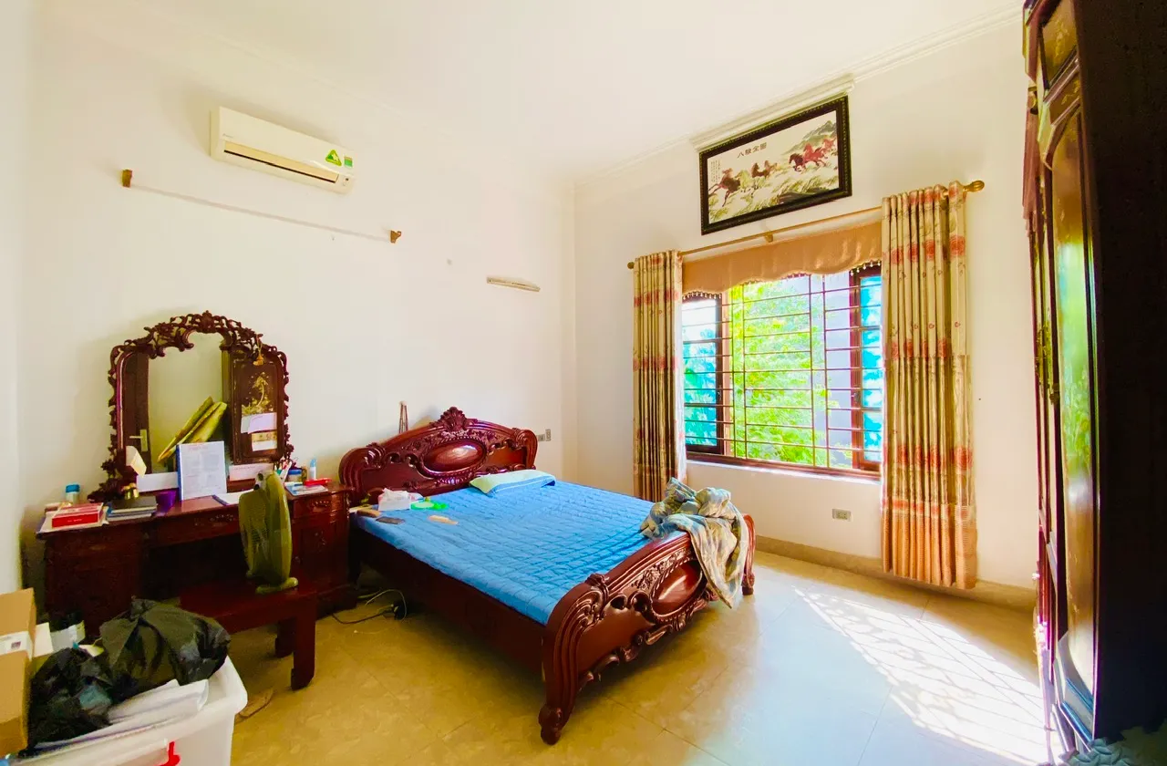 Ngay Thị Trấn Sóc Sơn- nhà 2T-185m2-Lô góc-trục chính KD-3 oto tránh-view sân bóng-GIÁ TỐT... Bán nhà mặt phố tại Sóc Sơn, Hà Nội 01