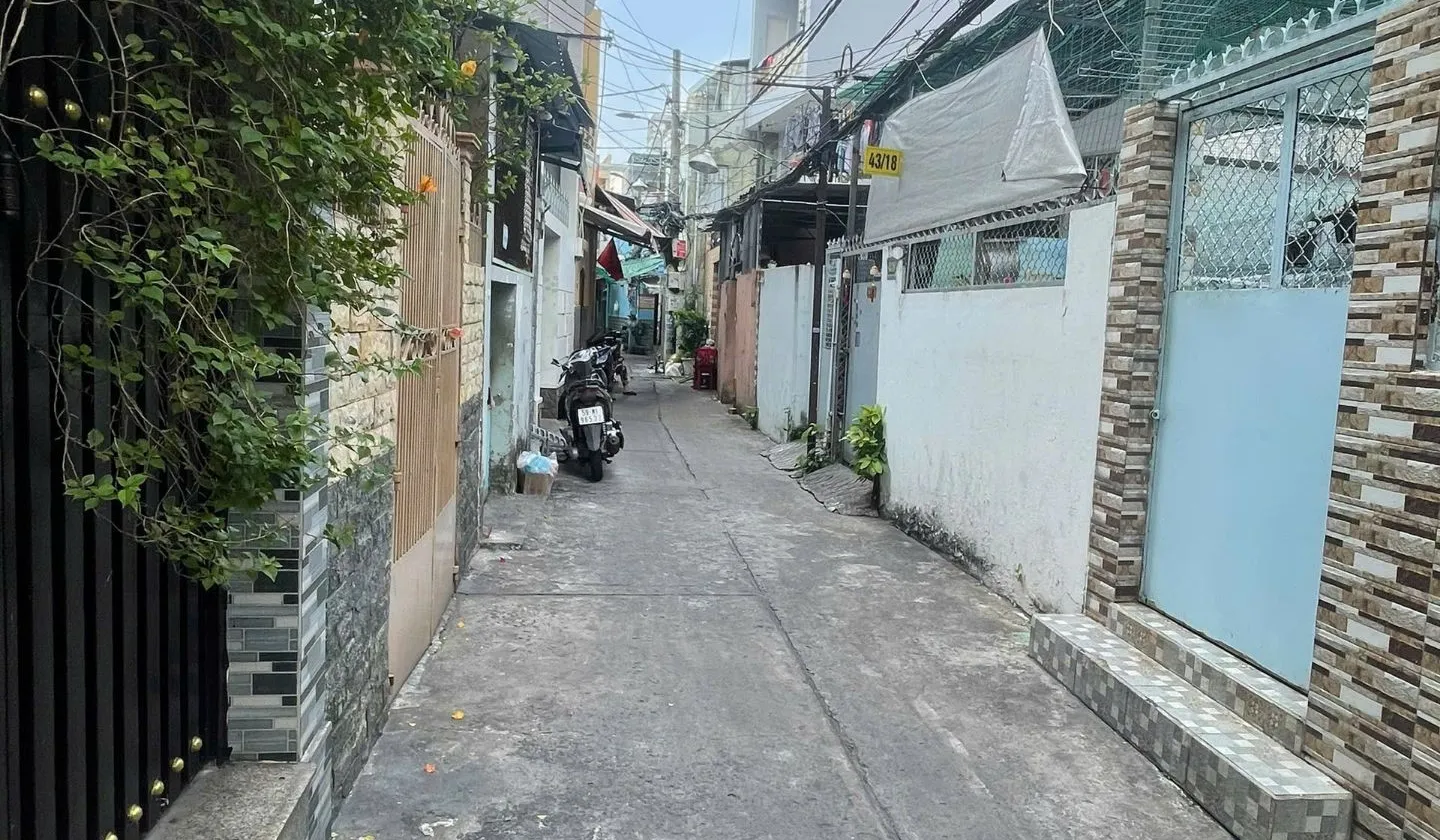 Nhà lô góc trung tâm Quận 6, 3 tầng, giá siêu tốt... Bán nhà riêng tại Bình Tây, Hồ Chí Minh 01
