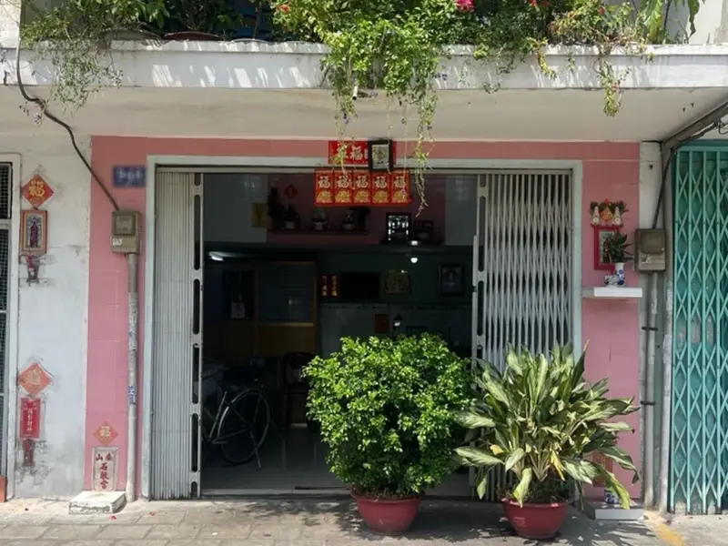 Mô tả: + Kết cấu: trệt, lửng, 3 phòng ngủ (có phòng ở tầng trệt), 1WC, giếng trời lấy sáng.... Bán căn hộ chung cư tại An Đông, Hồ Chí Minh 01