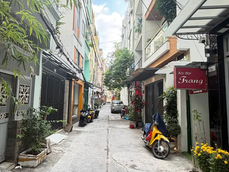 Nhà Cù Lao hẻm xe hơi, sân rộng 240m2 giá sốc... Bán nhà riêng tại Cầu Kiệu, Hồ Chí Minh 01