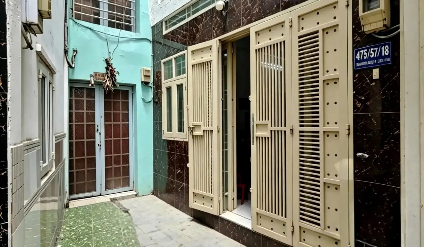 Nhà mới 4 tầng view đông bắc, hẻm an ninh quận 10... Bán nhà riêng tại Hòa Hưng, Hồ Chí Minh 01
