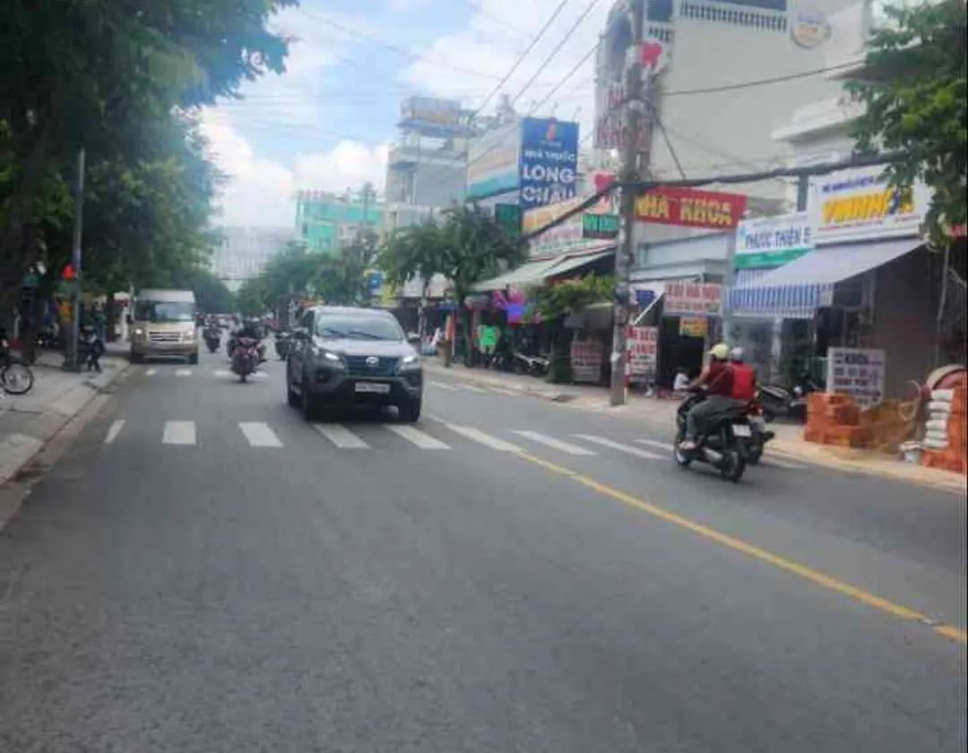 Nhà hiếm cho thuê mặt tiền hẻm xe hơi khu Dương Thị Mười, giá ưu đãi chỉ hơn 4đ... Bán nhà mặt phố tại Trung Mỹ Tây, Hồ Chí Minh 01