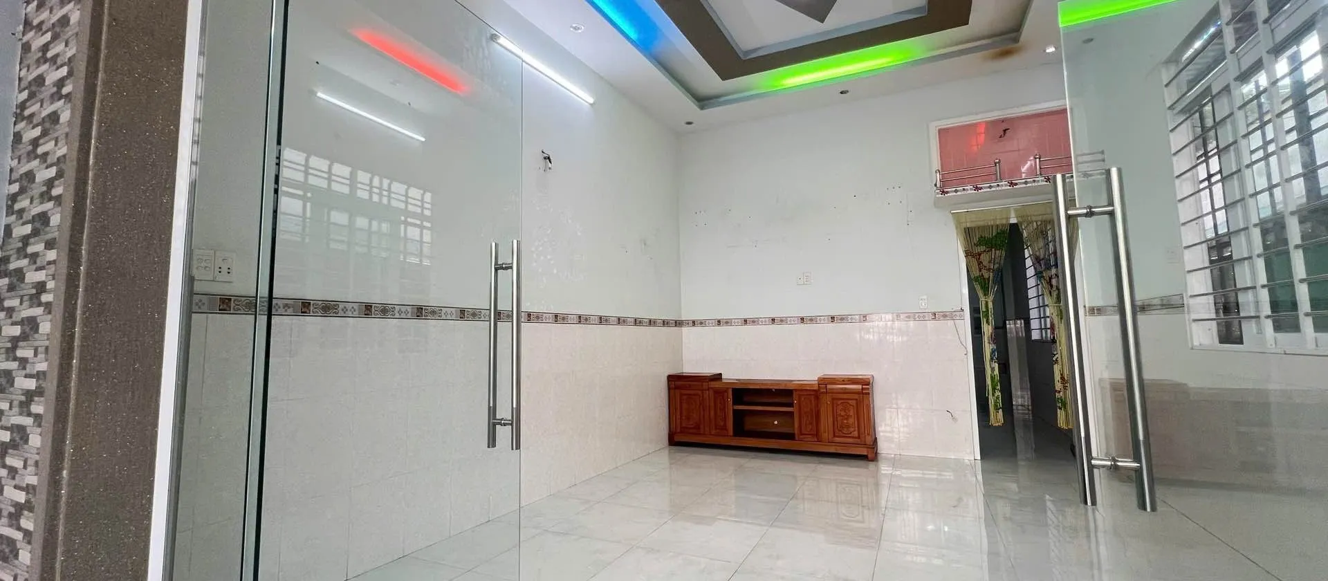 Nhà chính chủ xưa nay, thông số quá đẹp, full thổ.
- Hiện nhà Cấp 4, có 3pn 2 wc. Nhà xây rất chắc... Bán nhà riêng tại Nhà Bè, Hồ Chí Minh 01