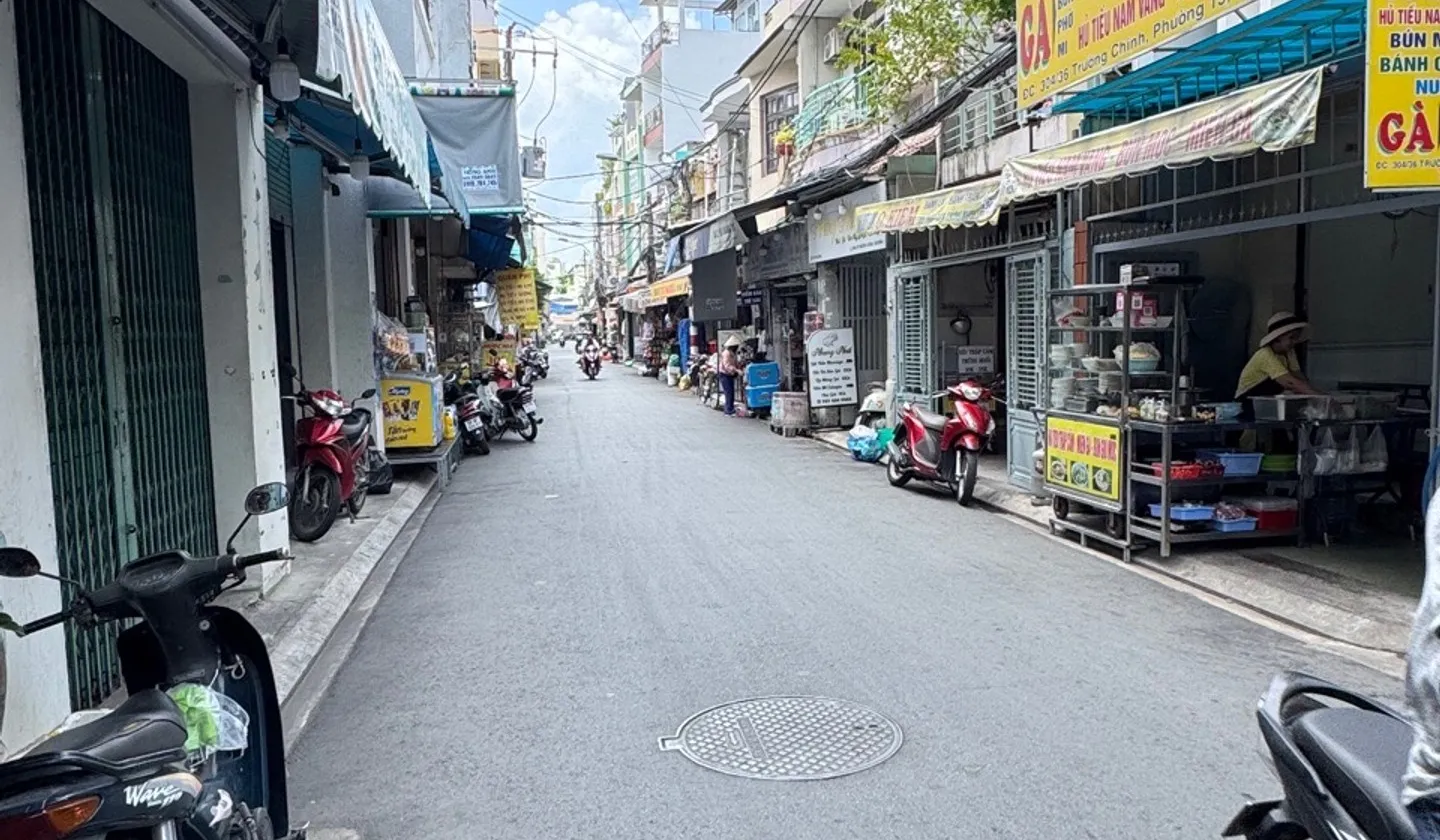 Bán nhà mặt phố 4 tầng mặt tiền 4m tại phường 13, quận Tân Bình, gần chợ Hoàng Hoa Thám... Bán nhà mặt phố tại Tân Bình, Hồ Chí Minh 01