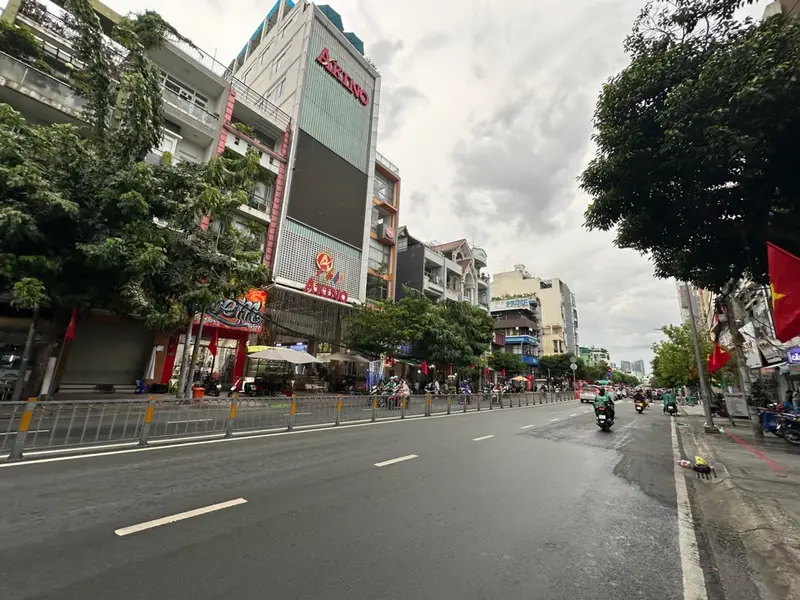 Nhà mặt tiền rộng 7m trung tâm Quận 4, chỉ 300m ra Quận 1... Bán nhà mặt phố tại Khánh Hội, Hồ Chí Minh 01
