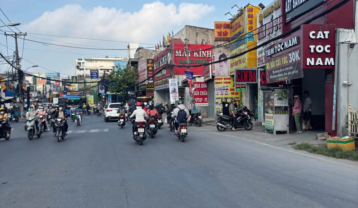 NHÀ LÊ VĂN VIỆT VÀ LÃ XUÂN OAI 130m2 GÓC 2 MẶT TIỀN-XE HƠI-CHỈ 5ty8... Bán nhà riêng tại Tăng Nhơn Phú, Hồ Chí Minh 01