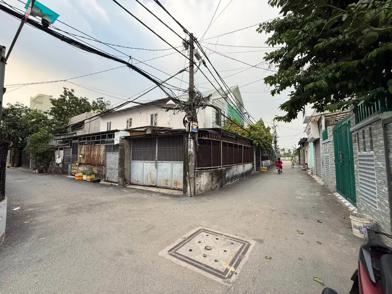 Bán nhà lô góc 2 mặt hẻm xe hơi, Bờ Kè Tham Lương, 7.8x16m, Tiện xây mới... Bán nhà riêng tại An Hội Tây, Hồ Chí Minh 01