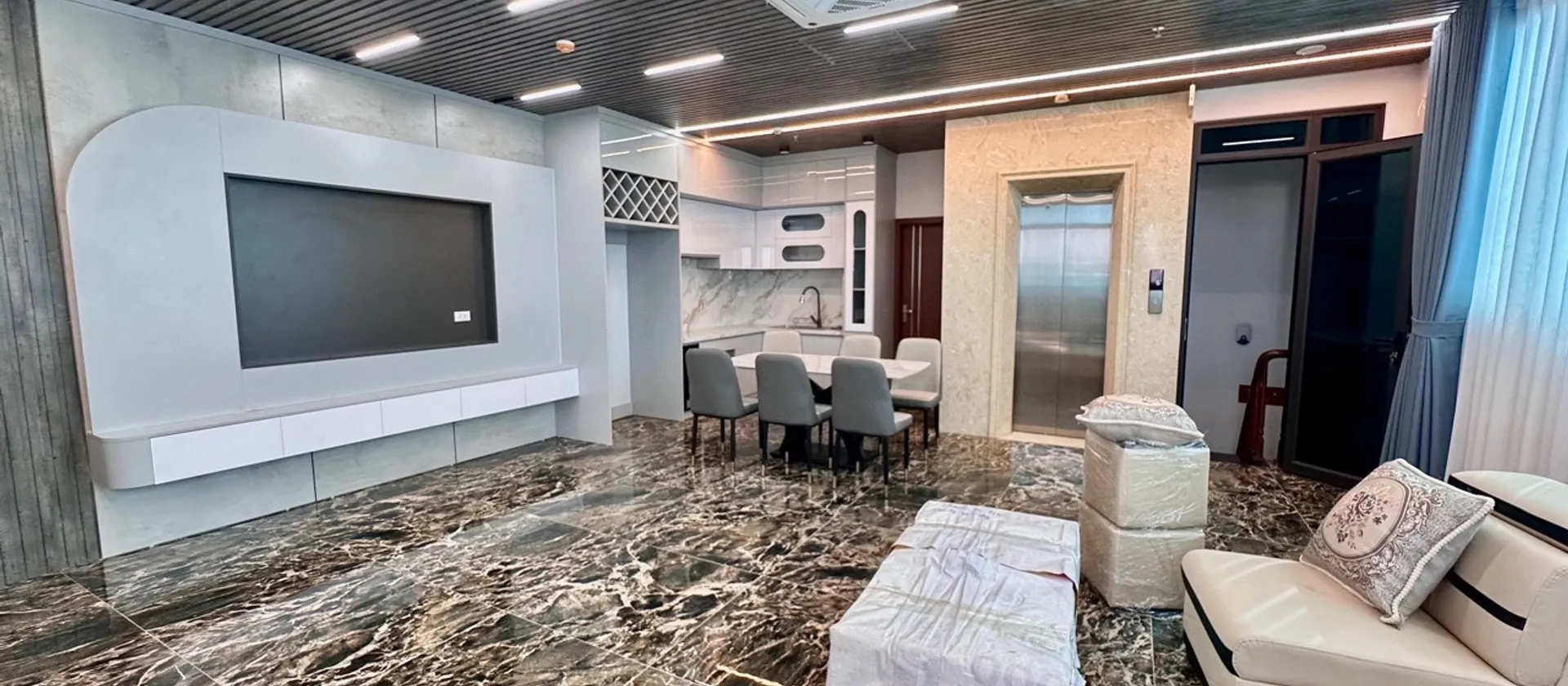 Nhà mặt phố 6 tầng sang trọng tại xã Ngọc Hồi, vị trí đắc địa trước dự án quy hoạch mở rộng... Bán nhà mặt phố tại Thanh Trì, Hà Nội 01
