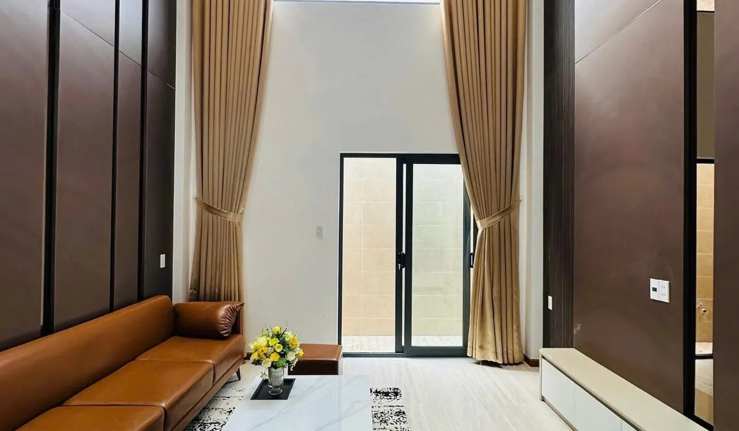 Giảm miết còn hơn 5 tỷ chốt nhà mới xây . Ngang 5.7 m _ hẻm xe hơi Thạnh Lộc 37... Bán nhà riêng tại An Phú Đông, Hồ Chí Minh 01