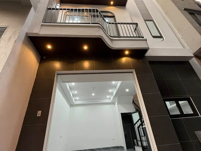 SIÊU PHẨM LONG BIÊN - NHÀ 5 TẦNG
THOÁNG - NGÕ THÔNG TÔ Ô TÔ 4 CHỖ VÀO, NHÀ CHẠY VÒNG QUANH... Bán nhà riêng tại Việt Hưng, Hà Nội 01