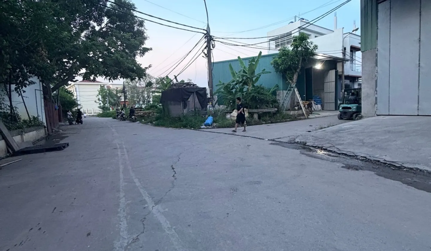 📍 Thôn Minh Châu – Việt Yên – Hưng Yên
📐300 m² | MT 30m sẵn kho xưởng... Bán đất tại Việt Yên, Hưng Yên 01