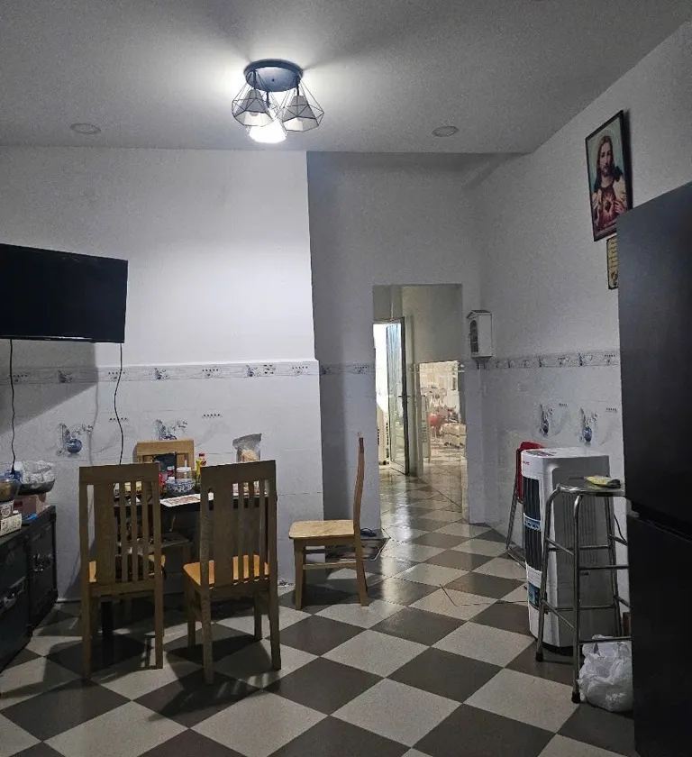 Nhà 2 tầng 110m2 hướng Đông Nam quận 10 giá 10.2 tỷ... Bán owner_side tại Hòa Hưng, Hồ Chí Minh 01