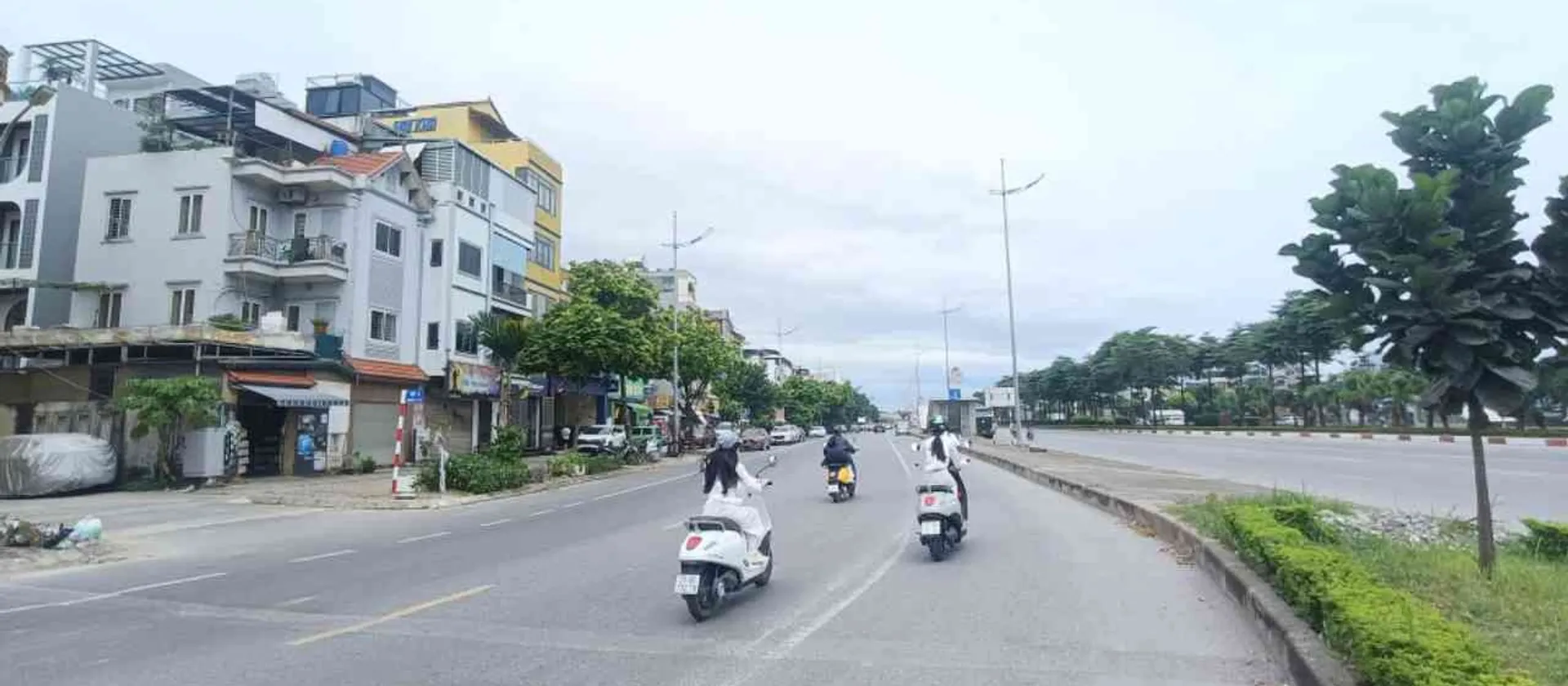 Bán nhà phố 3 tầng, 4 phòng ngủ tại khu vực Lý Sơn, thuận tiện di chuyển... Bán nhà riêng tại Bồ Đề, Hà Nội 01