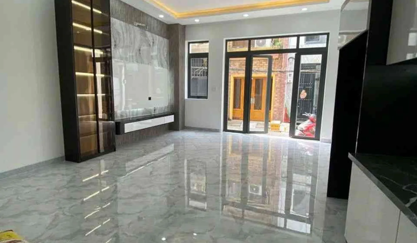 Nhà 3 tầng: 4p ngủ, 5WC  Nhà hoàn công đủ  Chiều ngang lý tưởng 5,05m  Nhà khóa chìa... Bán nhà riêng tại Chợ Quán, Hồ Chí Minh 01