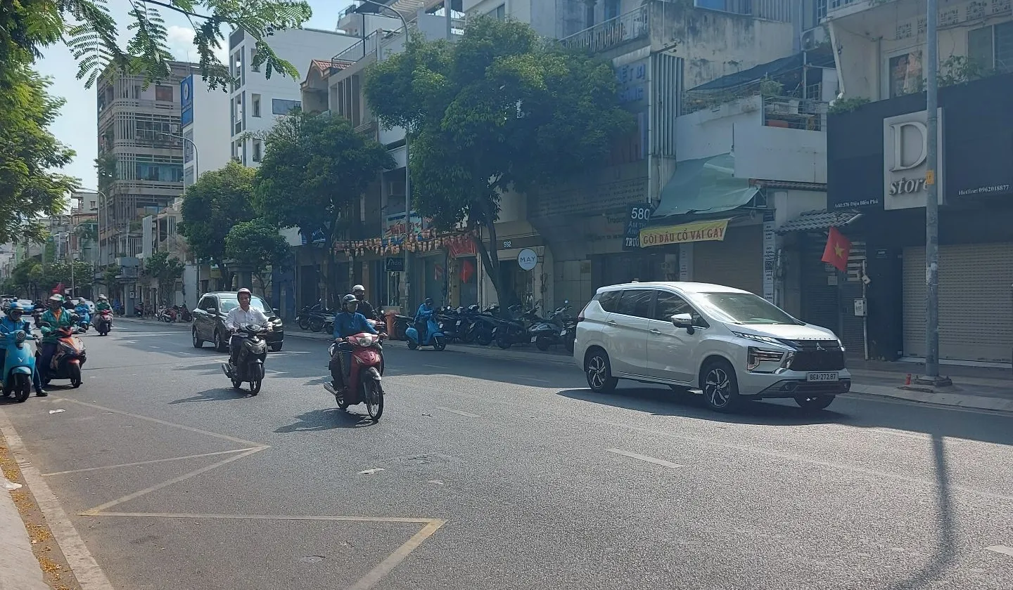 Nhà mặt phố hiếm có, vị trí vàng ngay trung tâm... Bán nhà mặt phố tại Bàn Cờ, Hồ Chí Minh 01