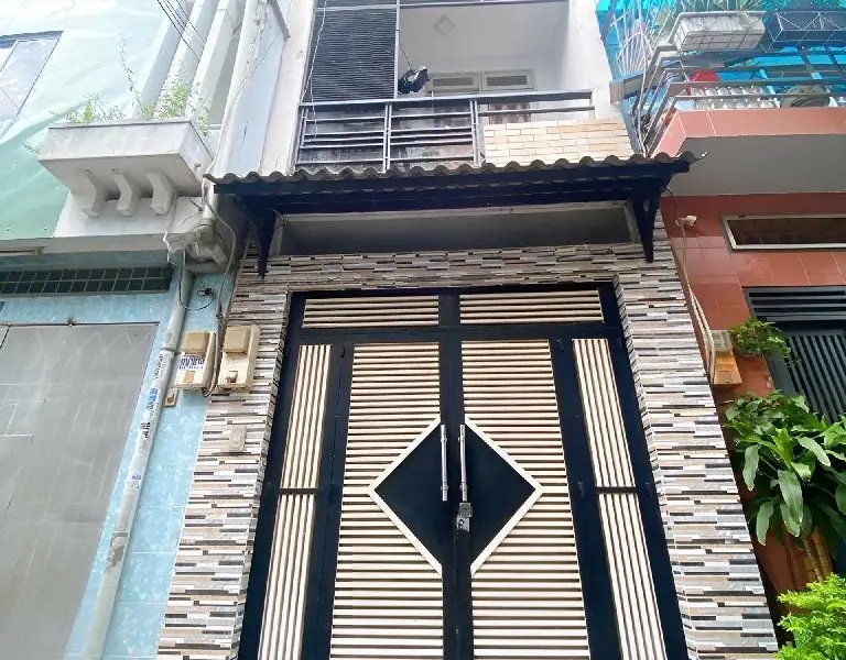 Nhà đẹp trung tâm Quận 10 giá hời, 5 phòng ngủ rộng rãi... Bán nhà riêng tại Hòa Hưng, Hồ Chí Minh 01
