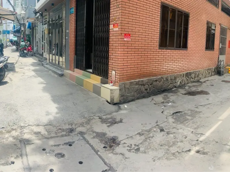 Nhà phố cao cấp tại trung tâm Quận 5 với thiết kế hiện đại và tiện nghi đẳng cấp... Bán nhà riêng tại Chợ Quán, Hồ Chí Minh 01
