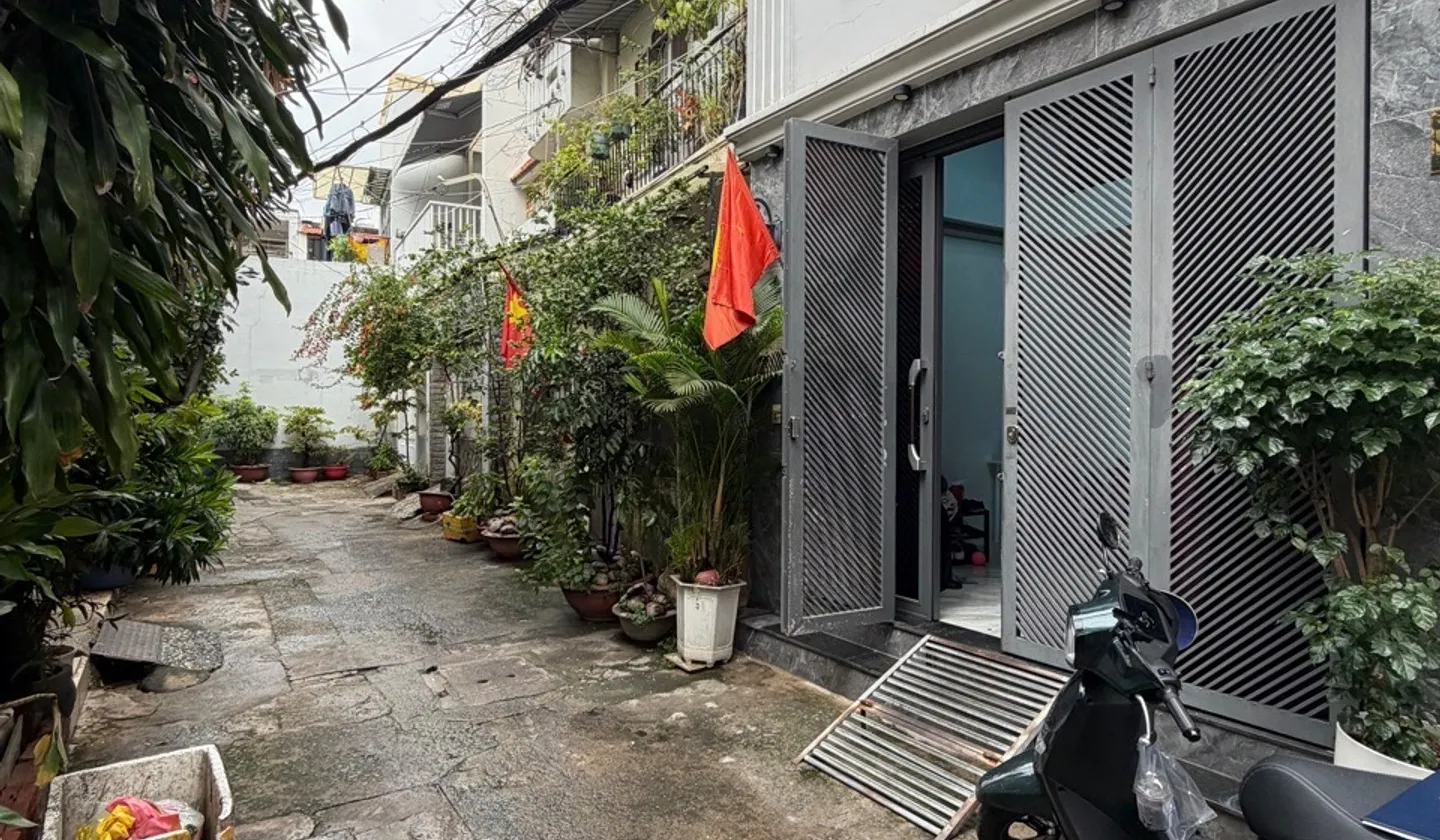 Căn lô góc đẹp, không lộ giới, nhà mới cứng, kết cấu + 1 trệt + 1 lửng + 3 tầng + sân thượng, 3PN +... Bán nhà riêng tại Gò Vấp, Hồ Chí Minh 01