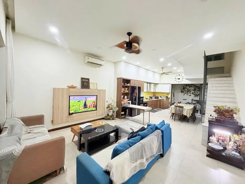 Nhà mặt phố mặt tiền rộng khu vực gần sân bay, thích hợp kinh doanh đa ngành nghề... Bán nhà mặt phố tại Tân Sơn Nhất, Hồ Chí Minh 01