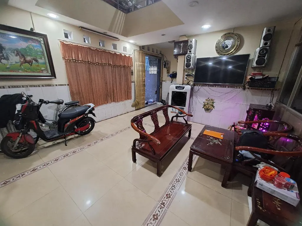 Nhà 2 tầng rộng rãi tại Tái Thiết, đầy đủ tiện nghi... Bán nhà riêng tại Bảy Hiền, Hồ Chí Minh 01