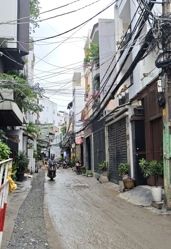 Hẻm trứoc nhà 7m , gần chợ gạch ông quận 8 , căn hộ dịch vụ, dt ngang 5x22M .giá 15,4ty còn tl... Bán nhà riêng tại Chánh Hưng, Hồ Chí Minh 01