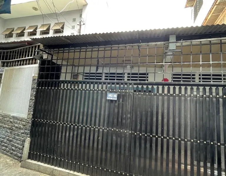 Nhà 2 tầng hẻm xe hơi, trung tâm Quận 10, giá tuyệt vời... Bán nhà riêng tại Hòa Hưng, Hồ Chí Minh 01