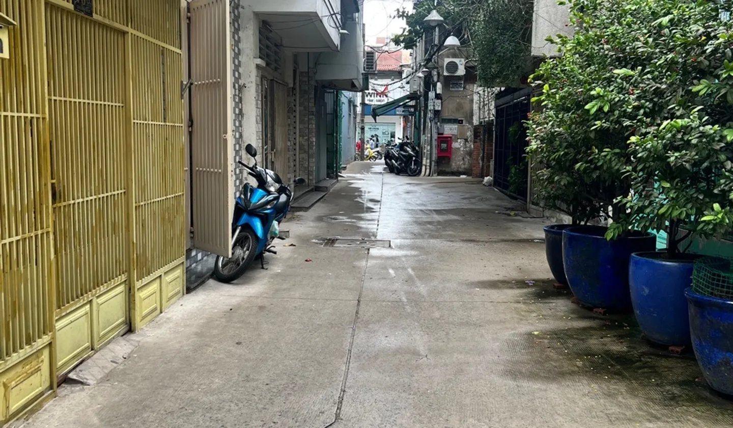 Diện tích: 3,2m × 8m • Kết cấu: 1 trệt + 2 lầu + sân thượng • Diện tích sàn đã hoàn công: 81m²... Bán nhà riêng tại Chợ Quán, Hồ Chí Minh 01