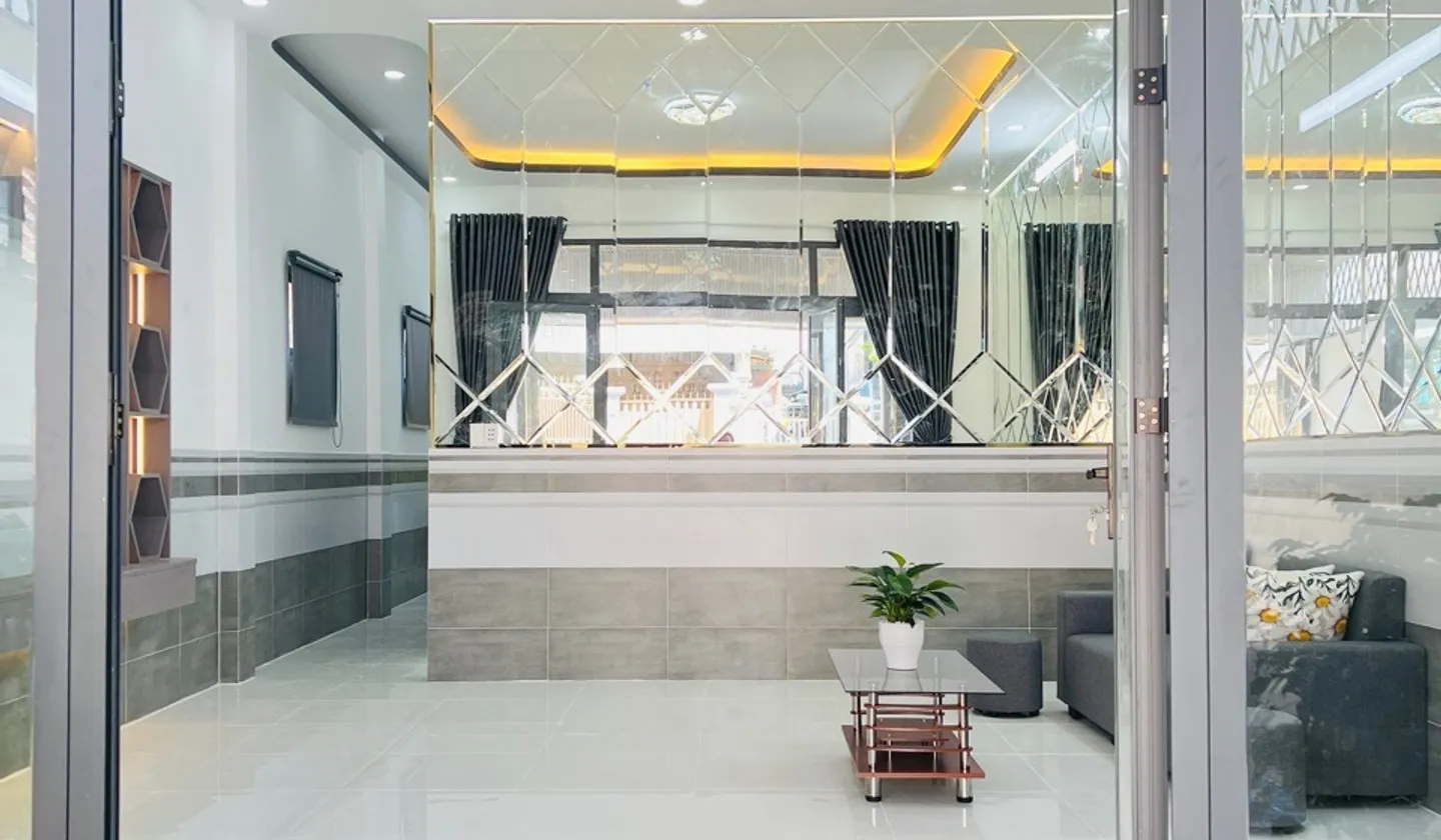 100M² – HẺM Ô TÔ THÔNG – CÓ CHỖ ĐẬU XE TRONG NHÀ – CHỈ 3,85 T.Ỷ!
SÁT Q7, CÁCH PMH CHỈ VÀI PHÚT... Bán nhà riêng tại Nhà Bè, Hồ Chí Minh 01
