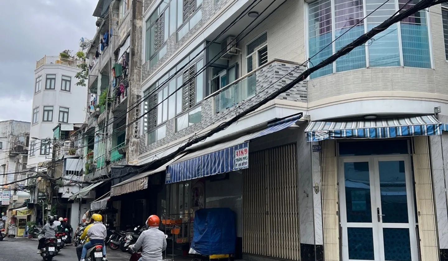 🏠 Diện tích: 4,8m x 3,5m Hẻm 3,5m sạch. 🏗️ Kết cấu: 3 tầng 🛏️ Phòng khách, 2 phòng ngủ, 3 WC ✨... Bán nhà riêng tại An Đông, Hồ Chí Minh 01