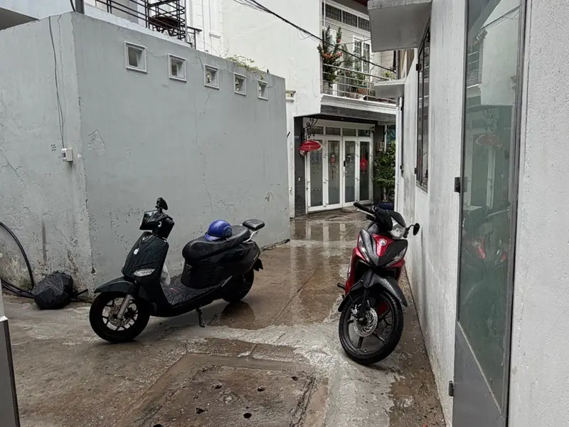 Nhà 2 tầng hẻm rộng, gần chợ Hoàng Hoa Thám, tiện di chuyển... Bán nhà riêng tại Hạnh Thông, Hồ Chí Minh 01