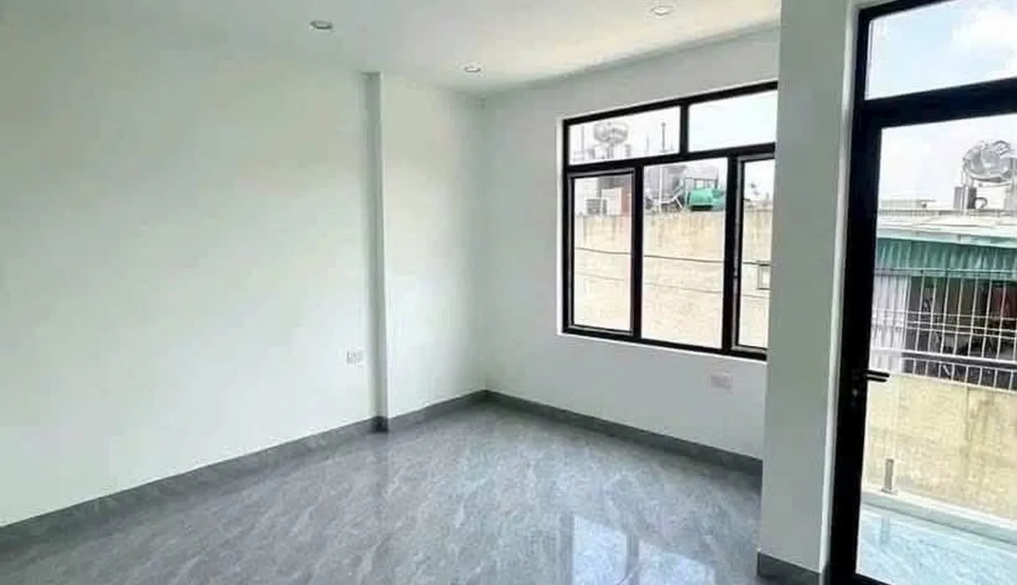 Bán nhà 3 tầng tại phường Hà Lầm, Quảng Ninh giá 2.45 tỷ... Bán nhà riêng tại Hà Lầm, Quảng Ninh 01