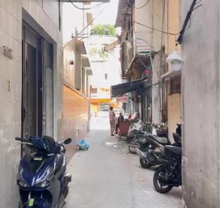 ✅ Vị trí sát mặt tiền, ba gác thông thoáng,
✅ Diện tích xd 20mv
✅4 tâng, 2pn và 3toilet, và sân thư... Bán nhà riêng tại Chợ Quán, Hồ Chí Minh 01