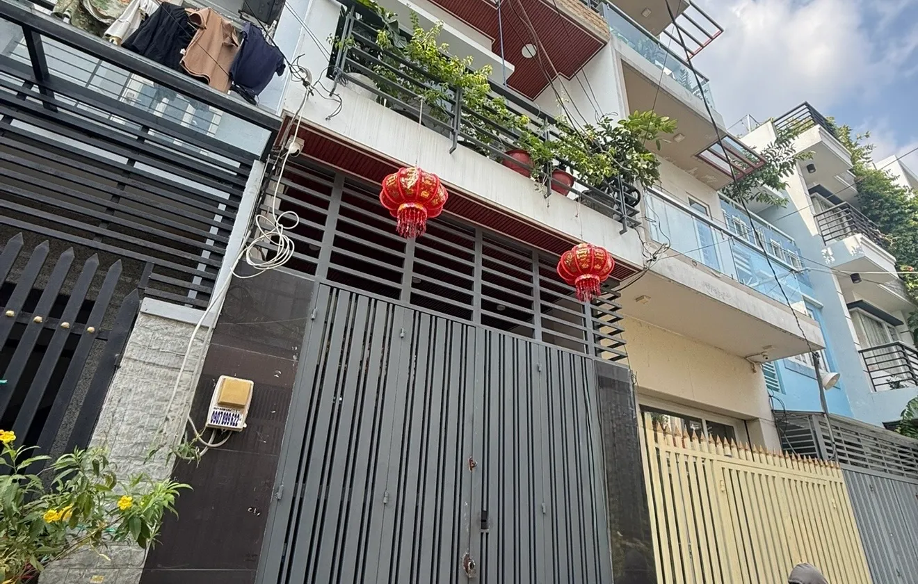 Nhà đẹp 3 tầng, 4 phòng ngủ, hẻm xe hơi tại Bình Tân - CHI 5TY... Bán nhà riêng tại Bình Trị Đông, Hồ Chí Minh 01