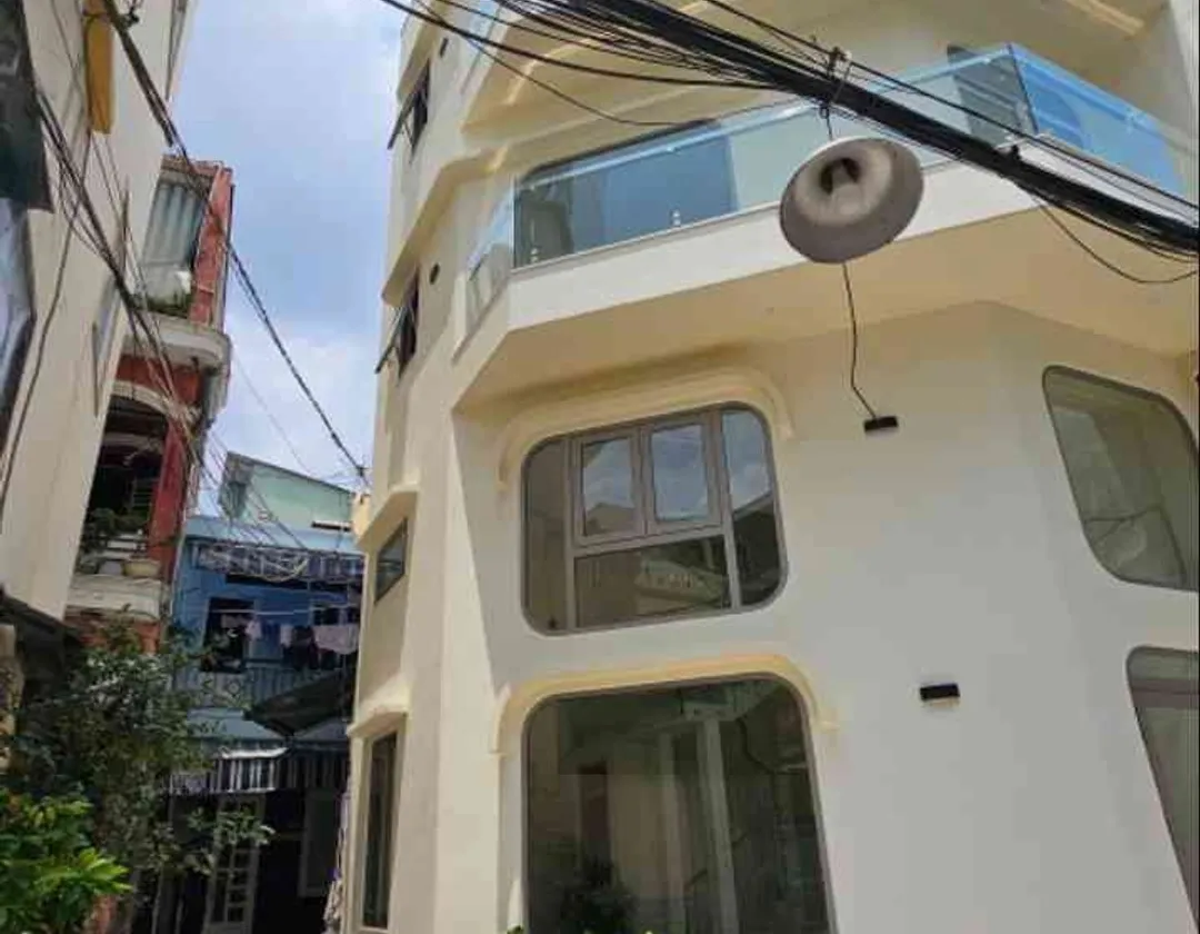 Nhà riêng tầm hơn 2 tỷ, lại có ô tô đỗ sát nhà — nghe hơi khó tin nhưng có thật. 👀... Bán nhà riêng tại Phú Thọ Hòa, Hồ Chí Minh 01