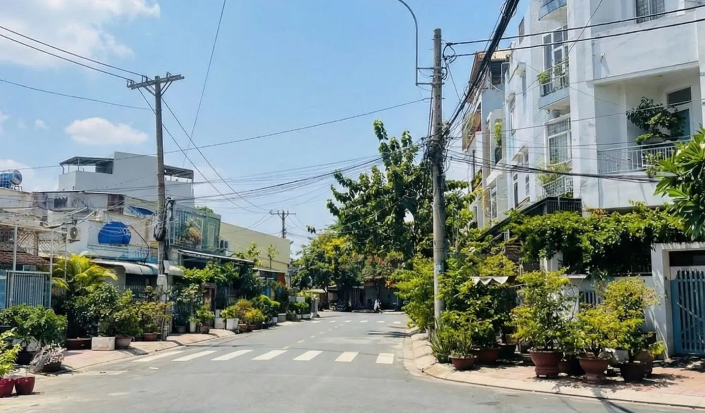 Nhà đẹp mặt phố 3 tầng tại phường Bình Đông, diện tích 173.7m2, 3 mặt tiền, giá 16.9 tỷ... Bán nhà mặt phố tại Bình Đông, Hồ Chí Minh 01