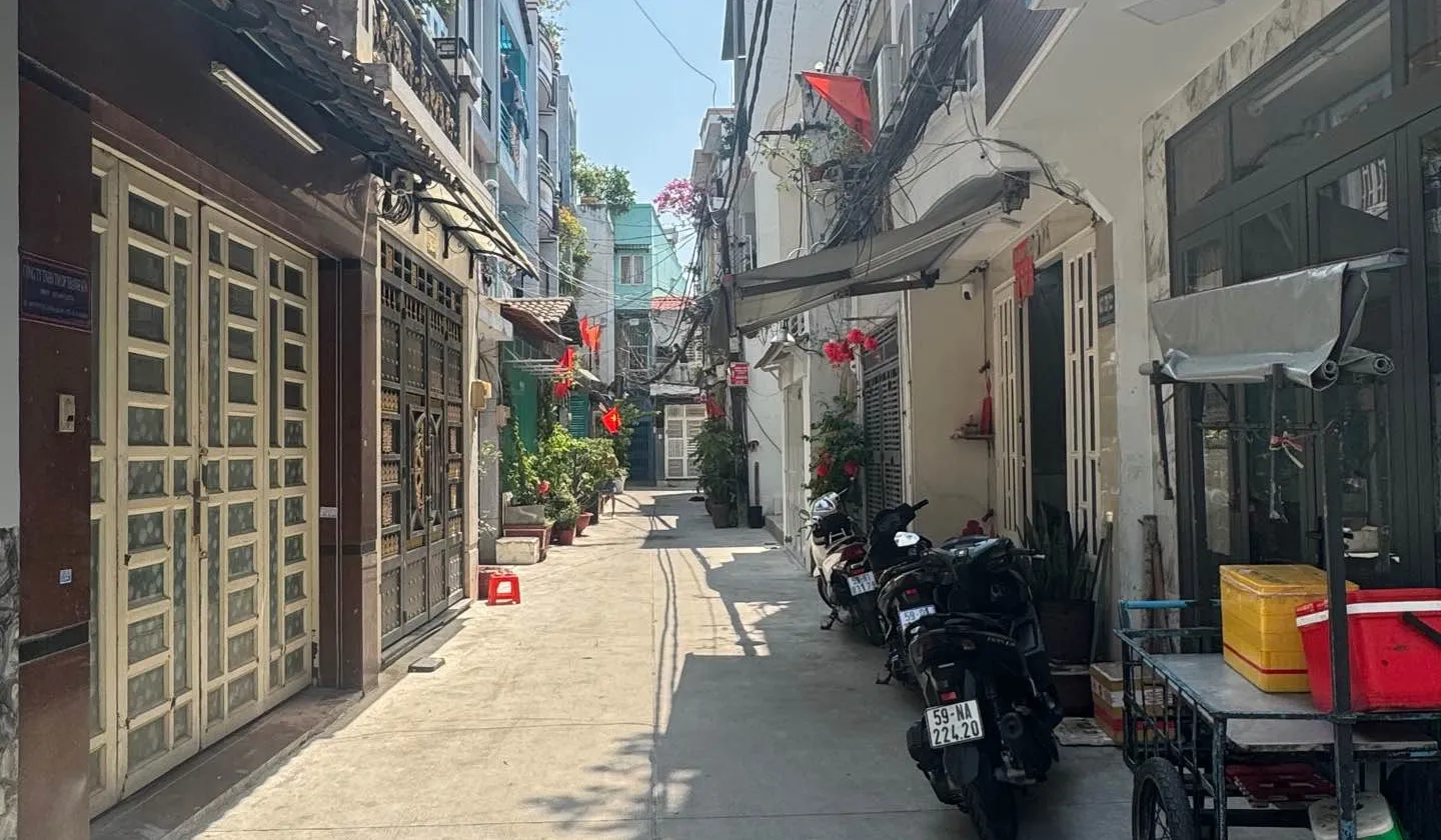 Cơ Hội Hiếm Có: Nhà Góc 2 Mặt Tiền Hẻm Xe Hơi Lạc Long Quân, Tân Bình... Bán nhà riêng tại Bảy Hiền, Hồ Chí Minh 01