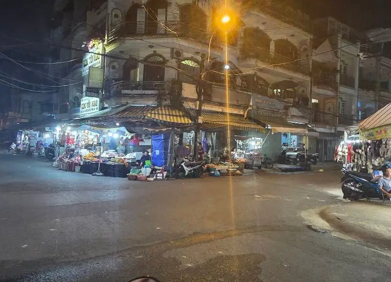 Bán nhà 5 tầng mặt tiền chợ Hồ Trọng Quý, kinh doanh sầm uất... Bán nhà mặt phố tại Bình Phú, Hồ Chí Minh 01