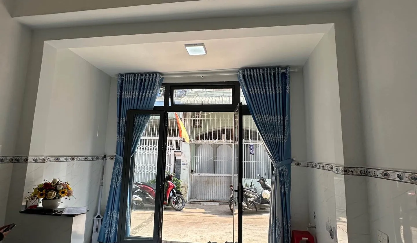 Nhà Hẻm Xe Hơi Trung Mỹ Tây 2 Tầng 2 Phòng Ngủ Giá Chỉ 3,9 Tỷ - Cơ Hội Sở Hữu Hiếm Có... Bán nhà riêng tại Trung Mỹ Tây, Hồ Chí Minh 01